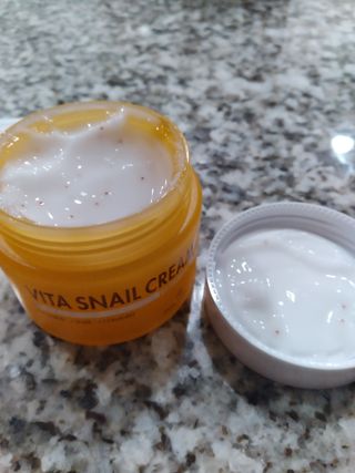 Vita Snail Trio Set [First Essence, Cream, Gel Cleanser] — 3점을 준 리뷰어가 2021년 9월 올린 사용 사진