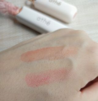 ATHE AUTHENTIC AIRY LIP BALM / 비건립밤 / 어센틱립밤 / 에어리립밤 (수정 요청) — 5점을 준 리뷰어가 2022년 7월 올린 사용 사진