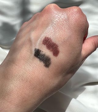 씨스터앤 시스터앤 더블이펙트 워터프루프 아이펜슬_미국 — 5점을 준 리뷰어가 2022년 4월 올린 사용 사진