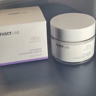 파시랩 USA_[FASCY LAB] 세라마이드 하이드레이팅 크림 — 3.5점을 준 리뷰어가 2022년 1월 올린 사용 사진