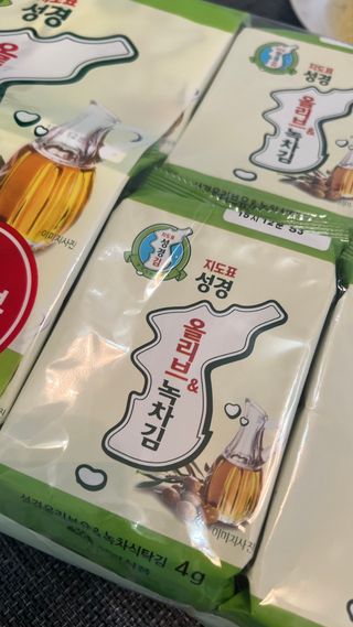 SUNG GYUNG Olive & Green Tea Seaweed Snack Pack of 16 — 5점을 준 리뷰어가 2023년 12월 올린 사용 사진
