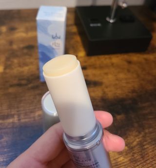 산심 명연수 멀티 스틱 밤 0.38oz 수분 스틱 집중 주름 케어 — 3점을 준 리뷰어가 2022년 11월 올린 사용 사진