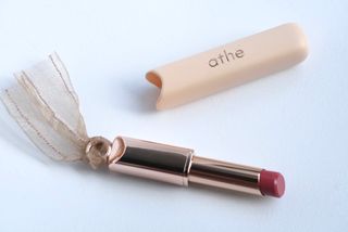 ATHE AUTHENTIC AIRY LIP BALM / 비건립밤 / 어센틱립밤 / 에어리립밤 (수정 요청) — 3.5점을 준 리뷰어가 2022년 8월 올린 사용 사진