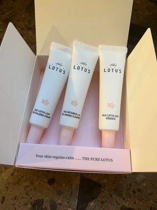 더 퓨어 로터스 제주 식물 선크림 / 제주 연잎 &amp; 동백 미스트 / 순수한 연꽃 어메니티 세트 — 5점을 준 리뷰어가 2022년 7월 올린 사용 사진