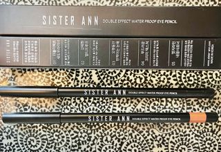 씨스터앤 시스터앤 더블이펙트 워터프루프 아이펜슬_미국 — 5점을 준 리뷰어가 2022년 1월 올린 사용 사진