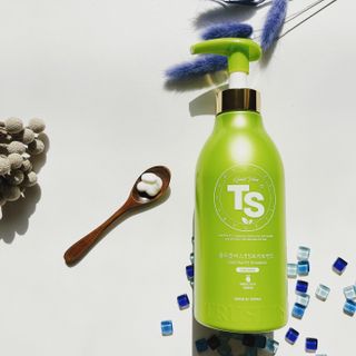 ゴールドプラスセット(シャンプー500g x 1ea/トリートメント500ml X 1ea) — 3점을 준 리뷰어가 2023년 3월 올린 사용 사진