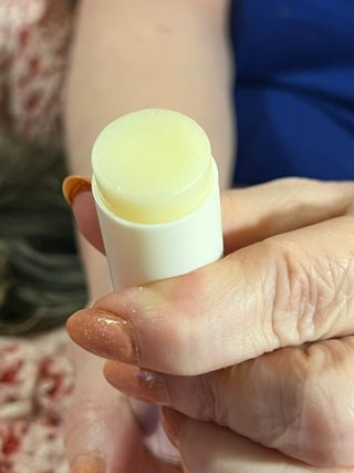 산심 명연수 멀티 스틱 밤 0.38oz 수분 스틱 집중 주름 케어 — 4.5점을 준 리뷰어가 2023년 4월 올린 사용 사진