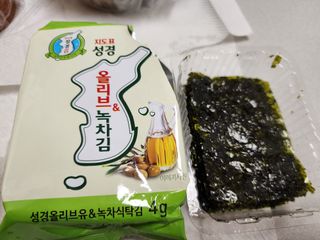 SUNG GYUNG Olive & Green Tea Seaweed Snack Pack of 16 — 5점을 준 리뷰어가 2024년 1월 올린 사용 사진