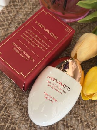 H2VA25 Skin Fit Sun Essence SPF50+ PA++++ 50ml / 1.69 FL.oz Moisturizing Sunblock Sunscreen K-Beauty — 5점을 준 리뷰어가 2024년 10월 올린 사용 사진