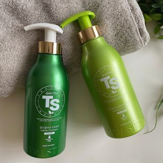 ゴールドプラスセット(シャンプー500g x 1ea/トリートメント500ml X 1ea) — 4.5점을 준 리뷰어가 2023년 3월 올린 사용 사진