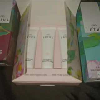 더 퓨어 로터스 제주 식물 선크림 / 제주 연잎 &amp; 동백 미스트 / 순수한 연꽃 어메니티 세트 — 5점을 준 리뷰어가 2022년 7월 올린 사용 사진