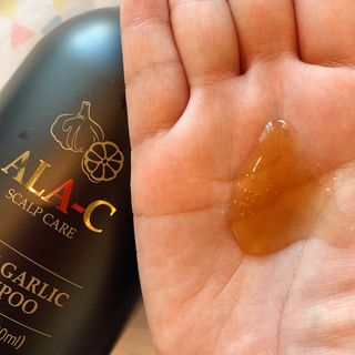 "ALA-C" 블랙 마늘 샴푸 + 컨디셔너 세트 — 4점을 준 리뷰어가 2022년 3월 올린 사용 사진