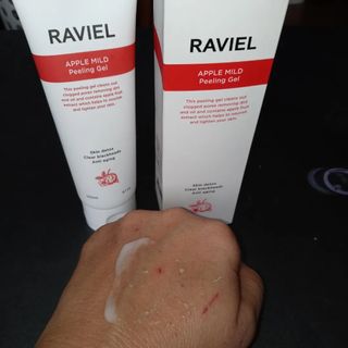 라비엘 모든 피부를 위한 RAVIEL 애플 마일드 필링 젤, 4.1 fl oz, 깊고 부드러운 각질 제거 — 3.5점을 준 리뷰어가 2022년 8월 올린 사용 사진