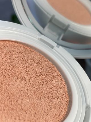 TONEfitSUN 쿠션 12g 비건 톤업 선쿠션 한국산 SPF 50+/ PA++++ — 5점을 준 리뷰어가 2023년 2월 올린 사용 사진
