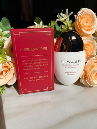 H2VA25 Skin Fit Sun Essence SPF50+ PA++++ 50ml / 1.69 FL.oz Moisturizing Sunblock Sunscreen K-Beauty — 5점을 준 리뷰어가 2024년 10월 올린 사용 사진
