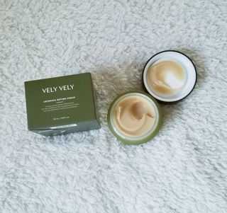 VELY VELY Artemisia Return Cream — 4.5점을 준 리뷰어가 2021년 4월 올린 사용 사진
