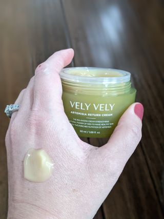 VELY VELY Artemisia Return Cream — 5점을 준 리뷰어가 2021년 4월 올린 사용 사진