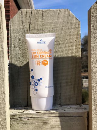 트리티스 US [TREATIS] UV Defence Sun Cream PA+++ / SPF50+ — 3.5점을 준 리뷰어가 2021년 3월 올린 사용 사진
