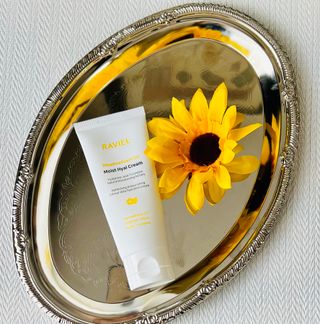 라비엘 RAVIEL Meadowfoam 씨 오일 모이스처라이징 데일리 히알 크림 3.4 fl oz, DermaBiome CX, 7 히알루론산 — 5점을 준 리뷰어가 2022년 9월 올린 사용 사진