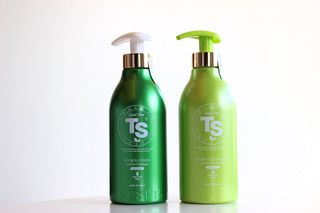 ゴールドプラスセット(シャンプー500g x 1ea/トリートメント500ml X 1ea) — 4점을 준 리뷰어가 2023년 3월 올린 사용 사진