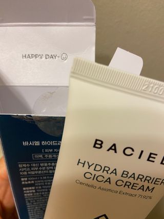 바시엘 BACIEL 바시엘 하이드라 베리어 시카 크림 — 5점을 준 리뷰어가 2021년 4월 올린 사용 사진