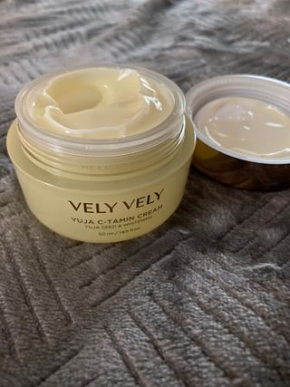 VELY VELY Yuja C-tamin Cream — 4점을 준 리뷰어가 2021년 4월 올린 사용 사진