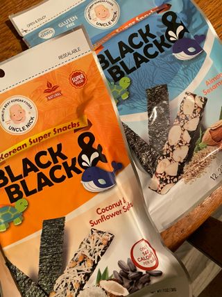 UNCLE NICK 한국 슈퍼 스낵 블랙 &amp; 블랙 김 스낵 — 5점을 준 리뷰어가 2021년 10월 올린 사용 사진