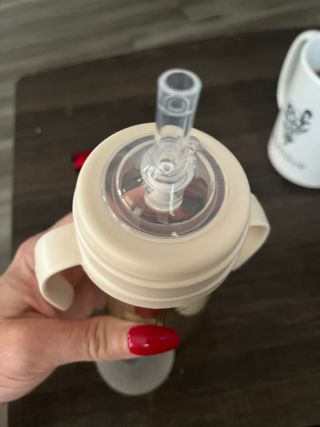 마더케이 -[MOTHER-K] Sippy Cup with Weighted Straw — 5점을 준 리뷰어가 2023년 8월 올린 사용 사진