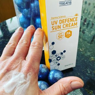 트리티스 US [TREATIS] UV Defence Sun Cream PA+++ / SPF50+ — 4.5점을 준 리뷰어가 2021년 2월 올린 사용 사진