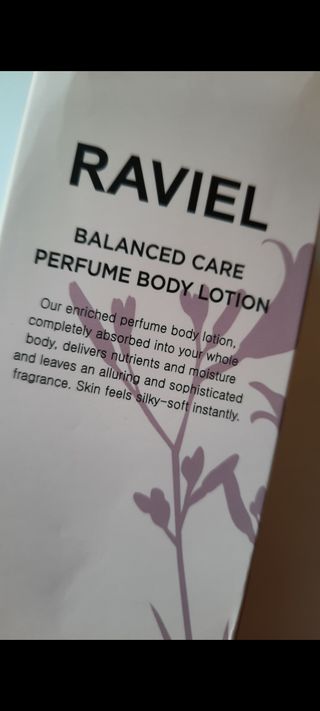 라비엘 RAVIEL 밸런스드 케어 모이스처라이징 퍼퓸 바디 로션 6.8 fl oz (200ml), 릴리 머스크 / 튜브 로즈 — 5점을 준 리뷰어가 2022년 9월 올린 사용 사진