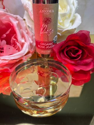 더아로마샵 오가닉 로즈 호호바 오일 50ml — 3.5점을 준 리뷰어가 2023년 2월 올린 사용 사진