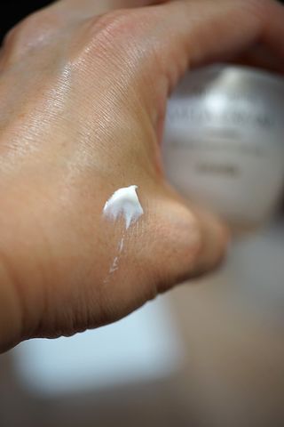 Jutanhak 안티에이징 멜라 크림 50ml / 1.69oz 잡티 &amp; 다크 스팟 케어 하이드레이팅 크림 — 4점을 준 리뷰어가 2023년 7월 올린 사용 사진