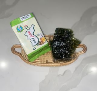 SUNG GYUNG Olive & Green Tea Seaweed Snack Pack of 16 — 5점을 준 리뷰어가 2024년 1월 올린 사용 사진