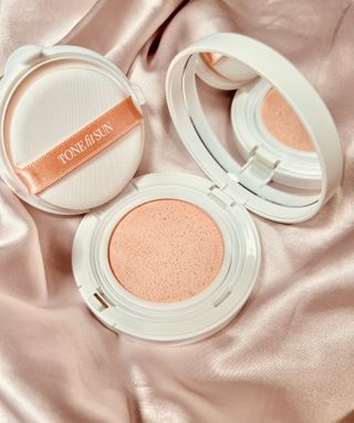 TONEfitSUN 쿠션 12g 비건 톤업 선쿠션 한국산 SPF 50+/ PA++++ — 5점을 준 리뷰어가 2023년 2월 올린 사용 사진