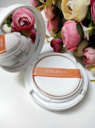 TONEfitSUN 쿠션 12g 비건 톤업 선쿠션 한국산 SPF 50+/ PA++++ — 5점을 준 리뷰어가 2023년 2월 올린 사용 사진