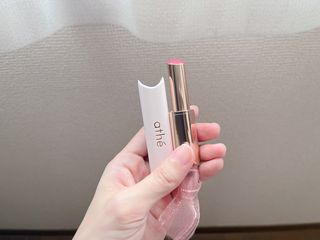 ATHE AUTHENTIC AIRY LIP BALM / 비건립밤 / 어센틱립밤 / 에어리립밤 (수정 요청) — 5점을 준 리뷰어가 2022년 8월 올린 사용 사진