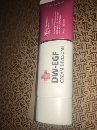 이지듀 DW-EGF 크림 다이브썸 1.69 Fl.Oz — 4.5점을 준 리뷰어가 2021년 7월 올린 사용 사진