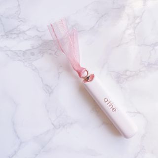 ATHE AUTHENTIC AIRY LIP BALM / 비건립밤 / 어센틱립밤 / 에어리립밤 (수정 요청) — 5점을 준 리뷰어가 2022년 8월 올린 사용 사진