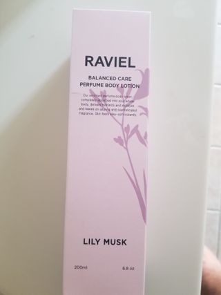라비엘 RAVIEL 밸런스드 케어 모이스처라이징 퍼퓸 바디 로션 6.8 fl oz (200ml), 릴리 머스크 / 튜브 로즈 — 5점을 준 리뷰어가 2022년 9월 올린 사용 사진