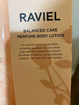 라비엘 RAVIEL 밸런스드 케어 모이스처라이징 퍼퓸 바디 로션 6.8 fl oz (200ml), 릴리 머스크 / 튜브 로즈 — 5점을 준 리뷰어가 2022년 9월 올린 사용 사진
