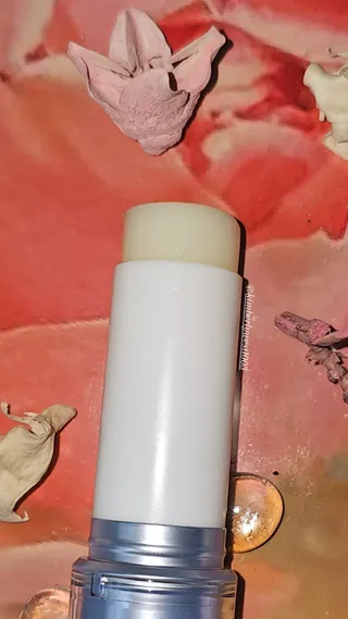 산심 명연수 멀티 스틱 밤 0.38oz 수분 스틱 집중 주름 케어 — 3.5점을 준 리뷰어가 2023년 4월 올린 사용 사진