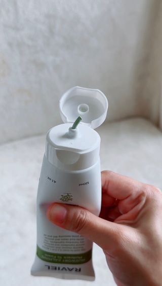 (MY) 라비엘 쑥 그린머드 팩투폼 페이스 클렌저, 4.1fl oz(120ml), 2-in-1 멀티 클렌저 — 5점을 준 리뷰어가 2023년 2월 올린 사용 사진