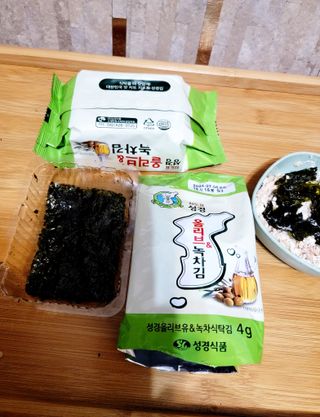 SUNG GYUNG Olive & Green Tea Seaweed Snack Pack of 16 — 5점을 준 리뷰어가 2024년 1월 올린 사용 사진
