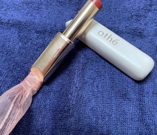 ATHE AUTHENTIC AIRY LIP BALM / 비건립밤 / 어센틱립밤 / 에어리립밤 (수정 요청) — 5점을 준 리뷰어가 2022년 8월 올린 사용 사진