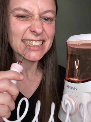 Aquapick AQ-350 물 Flosser 전기 치과 수조 치아 용 전문 구강 세정기 — 5점을 준 리뷰어가 2022년 5월 올린 사용 사진