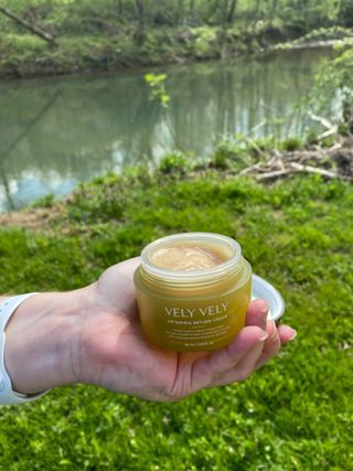 VELY VELY Artemisia Return Cream — 5점을 준 리뷰어가 2021년 4월 올린 사용 사진
