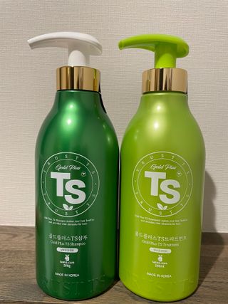 ゴールドプラスセット(シャンプー500g x 1ea/トリートメント500ml X 1ea) — 4점을 준 리뷰어가 2023년 4월 올린 사용 사진
