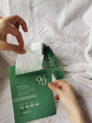 토니모리 어성초시카 퀵 카밍 미스트 세럼 & 어성초시카 퀵 카밍 90 마스크 — 5점을 준 리뷰어가 2022년 8월 올린 사용 사진