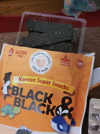 UNCLE NICK 한국 슈퍼 스낵 블랙 &amp; 블랙 김 스낵 — 4점을 준 리뷰어가 2021년 11월 올린 사용 사진