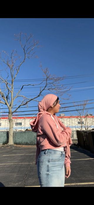 DOUBLJU Womens 캐주얼 긴팔 자르기 탑 지퍼 업 후드 티 스웨터 플러스 사이즈 — 4.5점을 준 리뷰어가 2022년 12월 올린 사용 사진